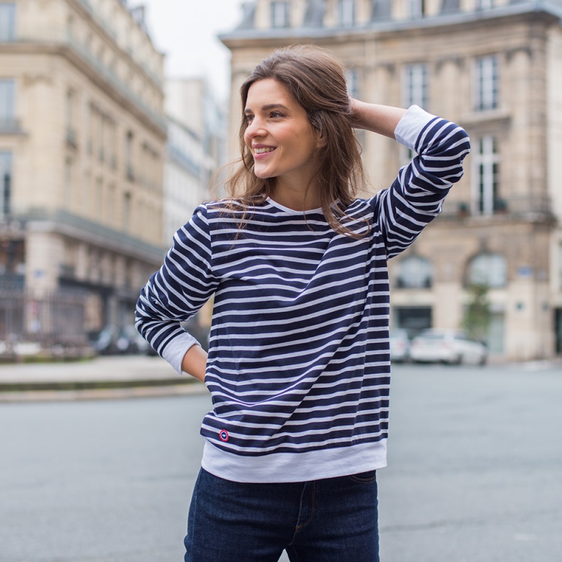 Marinière à fond bleu et rayures blanches femme