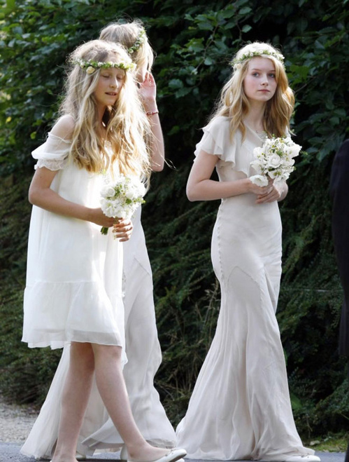 Lottie Moss vêtue d'une robe vaporeuse Stella McCartney au mariage de Kate Moss