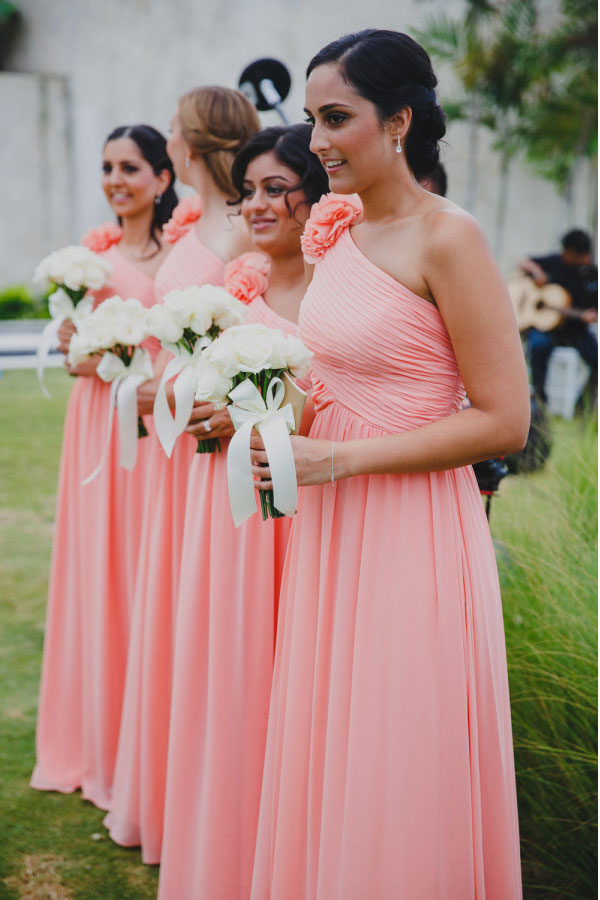 robe corail asymétrique plissé orné de fleur pour mariage