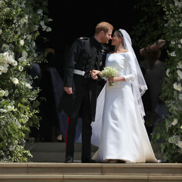 robe de mariée simplie avec manche Meghan Markle