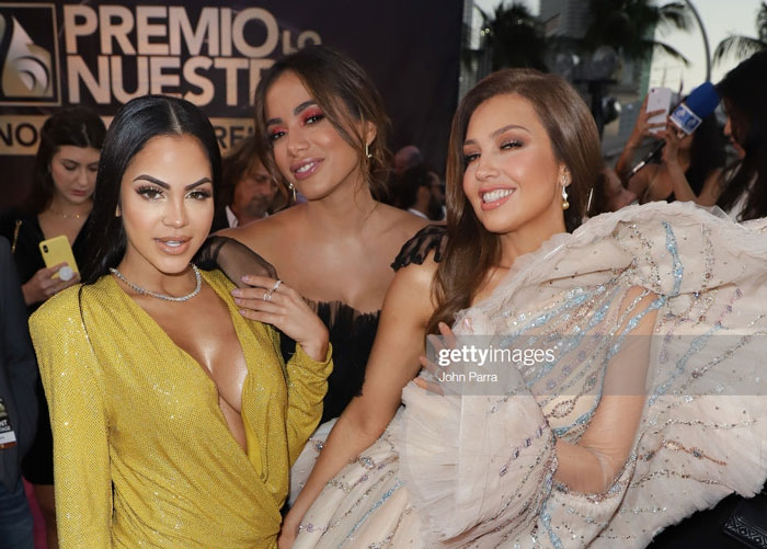 Natti Natasha, Anitta et Thalia arrivent à la 31e édition du Premio Lo Nuestro