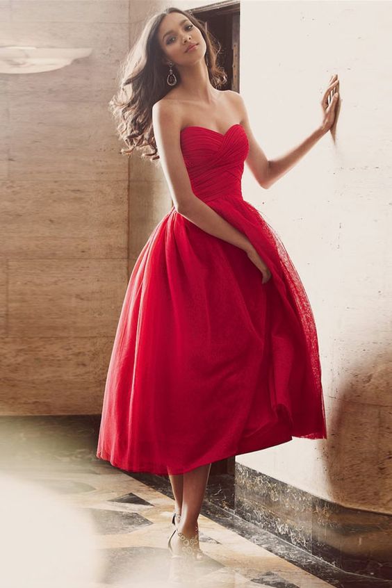 robe demoiselle d'honneur rouge princesse bustier coeur plissé et jupe en dentelle