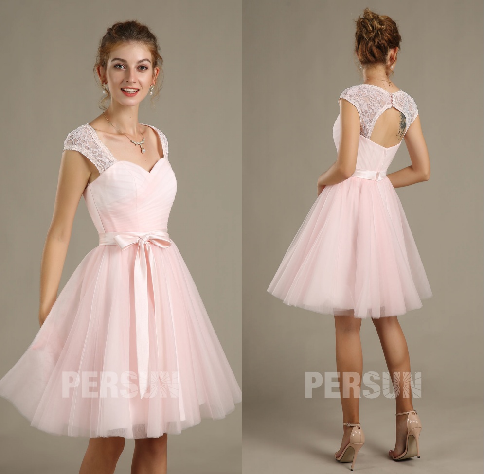 robe cocktail courte rose poudré vintage décolleté Queen Anne